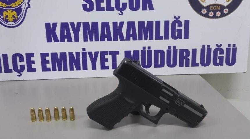 Sel&ccedil;uk polisi iki haftada 34 ş&uuml;pheliyi yakaladı