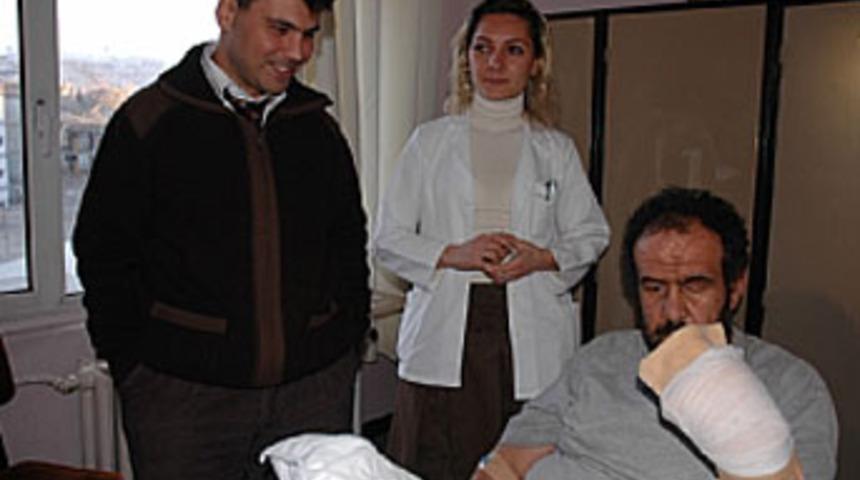 Kavgada kopan kolunu aldı hastaneye gitti