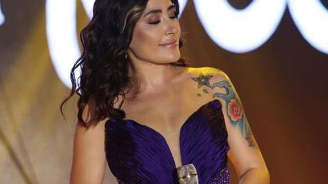 Melek Mosso'dan aşk pozları geldi! Herkes dövmelerine takıldı