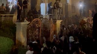 Irak'ta İsveç Büyükelçiliği'ne saldırı! Ateşe verdiler