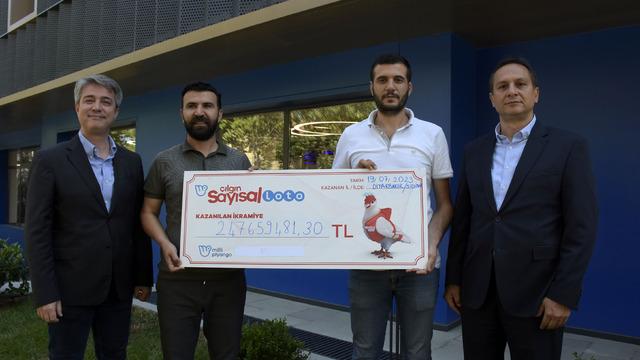 Türkiye tarihindeki en büyük ikramiye... Talihli ortaya çıktı! Makineye oynattığı 60 liralık kuponla 247,6 milyon lira kazandı