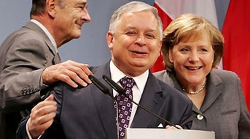 Merkel-Chirac: "&Uuml;ltimatom yok"