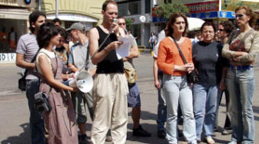 Avustralya'da eşcinsel evlilik yasallaştı