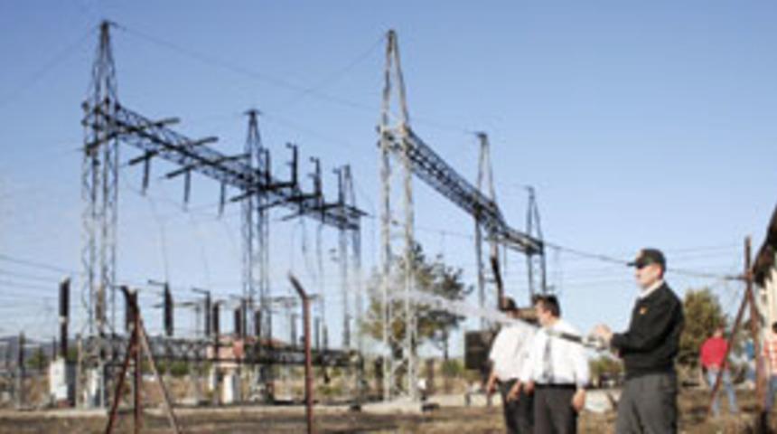 Bolu'da trafo yangını ormana sı&ccedil;radı