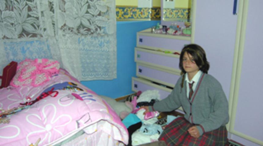 Eve giren hırsızlar kumbarayı bile &ccedil;aldı