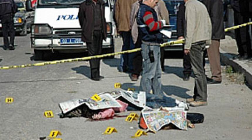 Polis ilk kurşunu &ccedil;ocuğuna sıktı