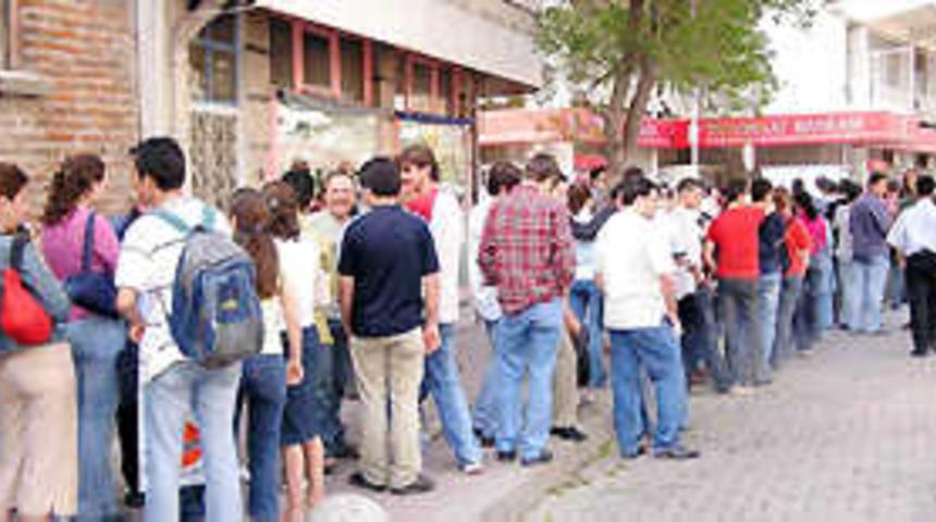 A&Ouml;F &ouml;ğrencilerinin taksit kuyruğu