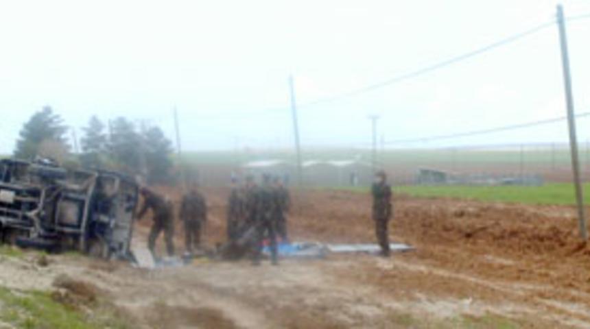 Askeri ambulans şarampole devrildi: 4 yaralı