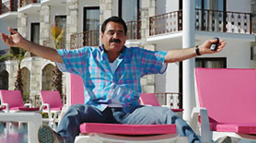 Tatlıses, otelini gezdirdi