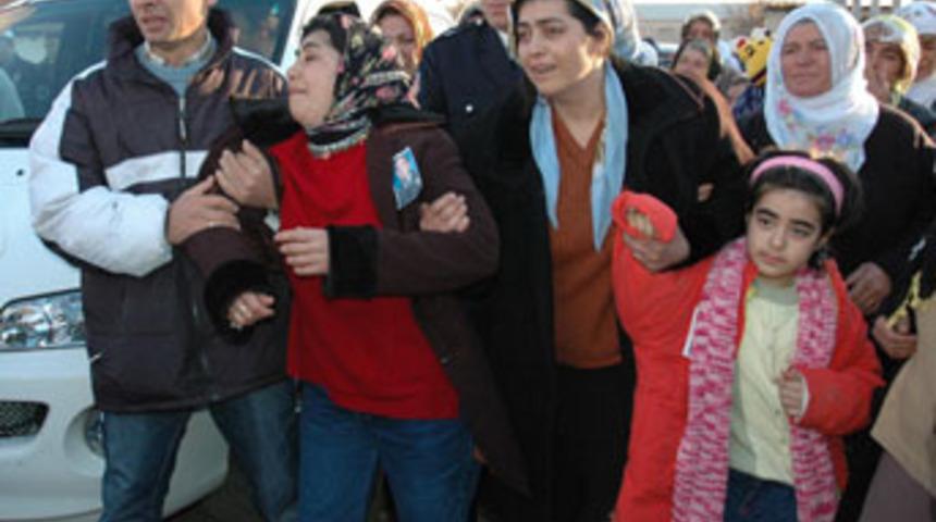 Şehit polis memuru toprağa verildi