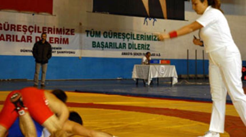 Yaşar Doğu'nun torunu minderde hakemlik yapıyor