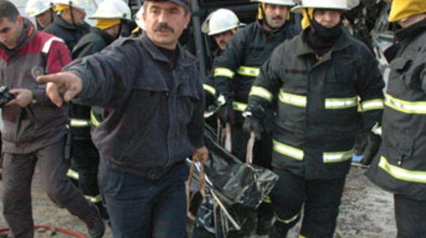 TEM otoyolunda zincirleme kaza: 2 &ouml;l&uuml;