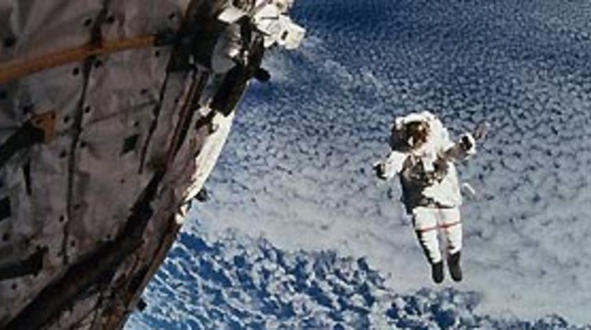 Astronotlar uzay y&uuml;r&uuml;y&uuml;ş&uuml;ne başladı