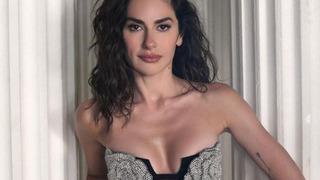 Nesrin Cavadzade üstsüz güneşlenmişti! Sebebi bakın neymiş