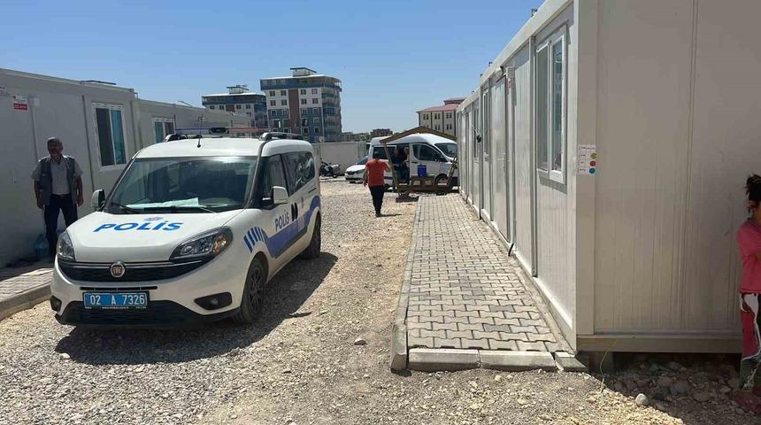 Konteynerde kalan genç ölü bulundu