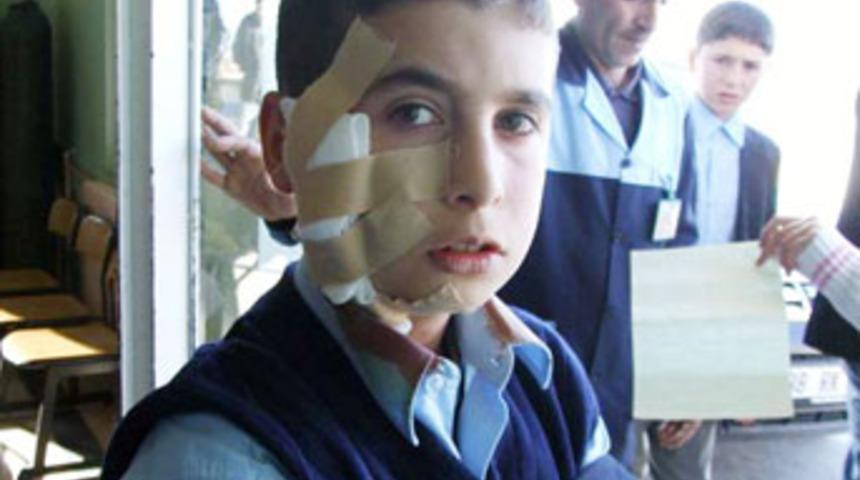 İlk&ouml;ğretim &ouml;ğrencileri birbirine girdi