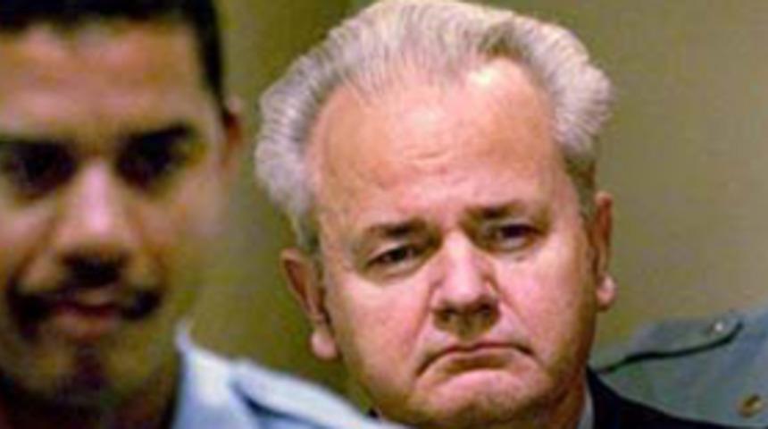 Miloşevi&ccedil;'in nereye g&ouml;m&uuml;leceği tartışıyor