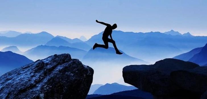 Bir zorlukla karşılaştığında nasıl bir yaklaşım sergilersin?