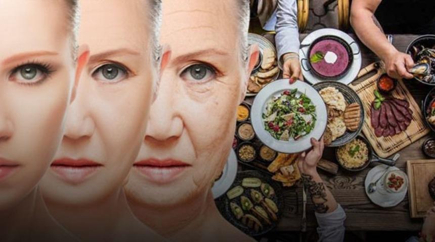 Severek tüketiyoruz ama yaşlanmayı hızlandırıyorlar! Bu gıdaları tüketmeden önce bir daha düşünün