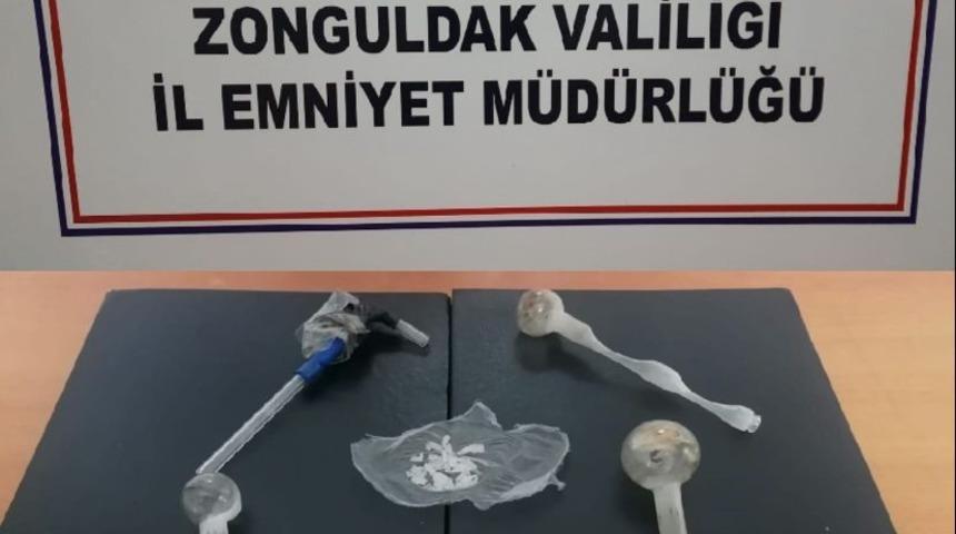 Polisin denetiminde uyuşturucu ile yakalandılar
