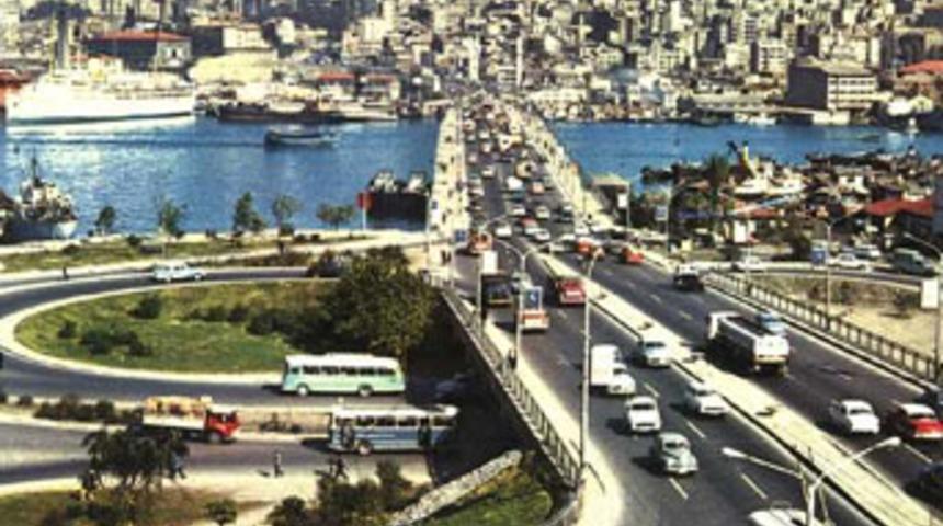 Unkapanı K&ouml;pr&uuml;s&uuml;'ndeki yangın trafiği fel&ccedil; etti