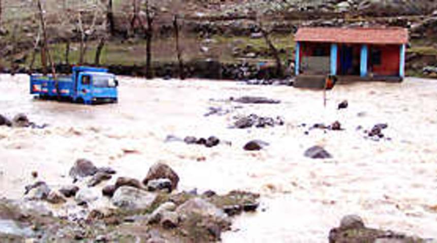 Doğu Karadeniz'de sel ve heyelan uyarısı