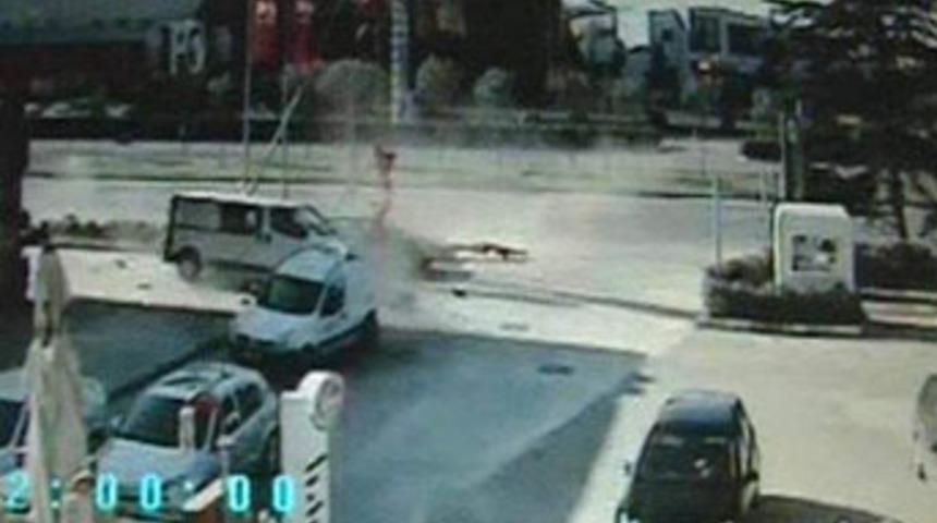 Tüyler ürperten kaza kameralara yansıdı