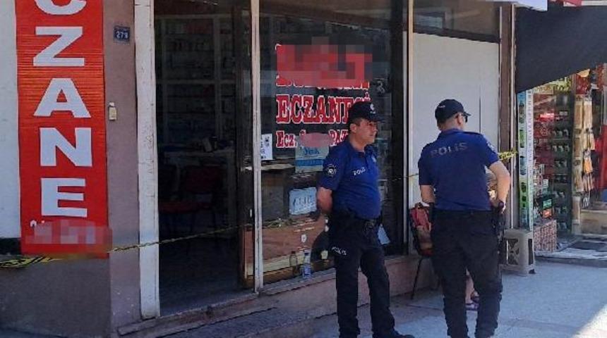 Eczanede dehşet! Eski sevgilisini dizinden vurdu