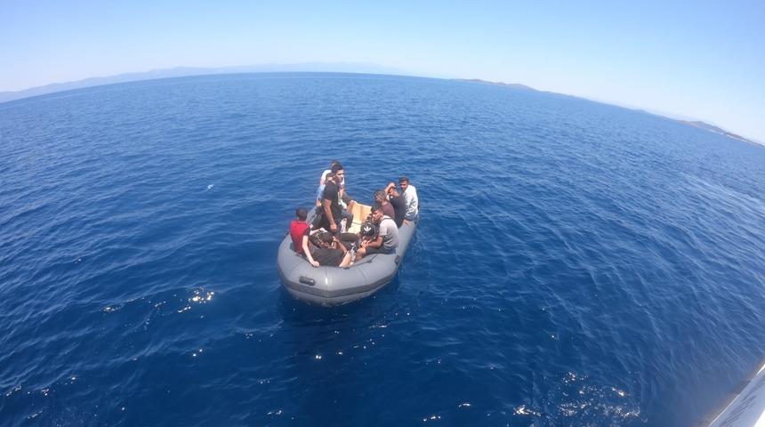 Ayvalık açıklarında 10 düzensiz göçmen kurtarıldı