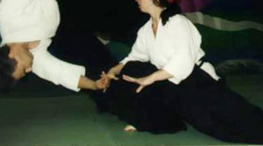 Oğlunu korumak i&ccedil;in karate &ouml;ğrendi