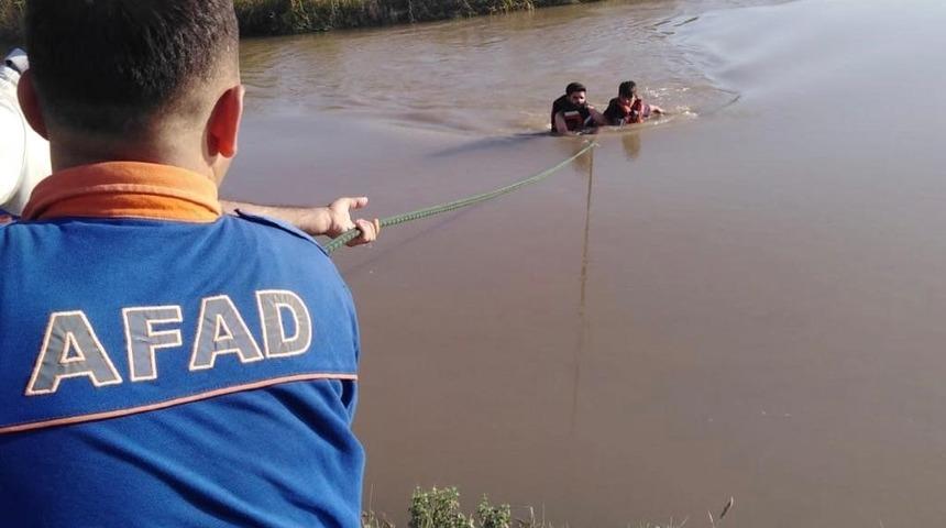 Baraj kapakları açılınca suya kapılan vatandaşın imdadına AFAD yetişti