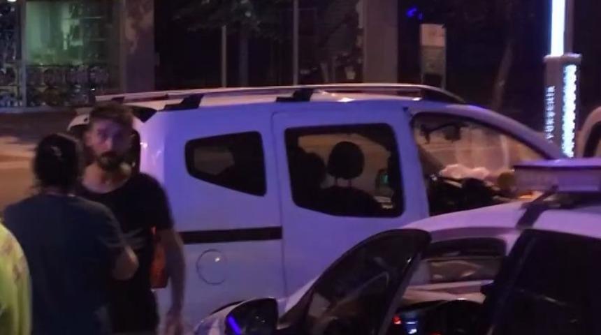 Trafiğe alkoll&uuml; &ccedil;ıkan s&uuml;r&uuml;c&uuml; kendisini g&ouml;r&uuml;nt&uuml;leyen gazeteciye tehdit ve k&uuml;f&uuml;r savurdu