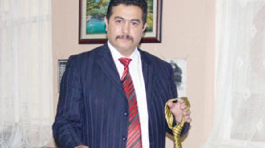 30 saniyede 17 kravat bağlıyor