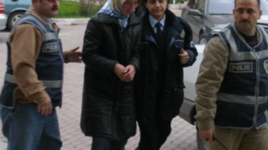 Kendisini ka&ccedil;ırmak isteyen şahsı &ouml;ld&uuml;rd&uuml;