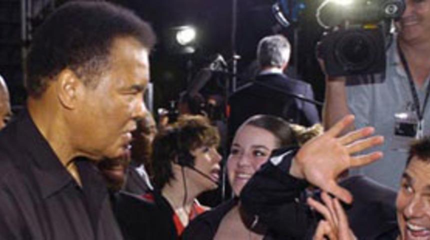 Muhammed Ali isim hakkını sattı