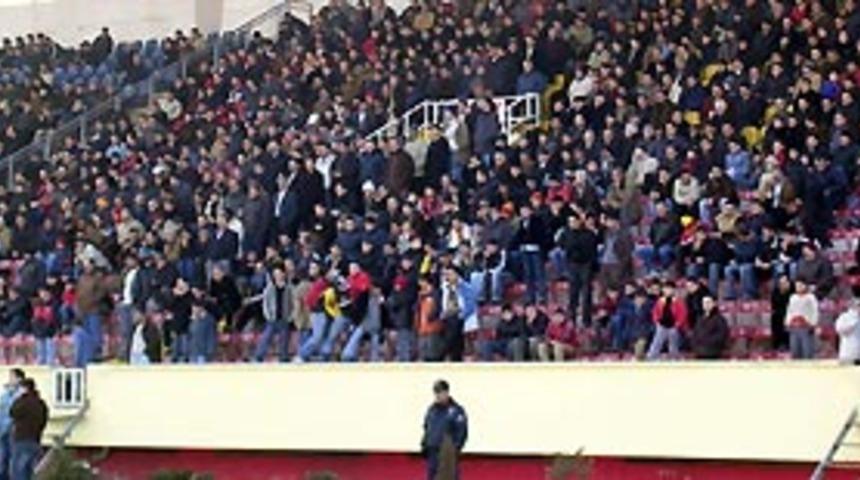 Ma&ccedil;ta Ağca lehine slogan