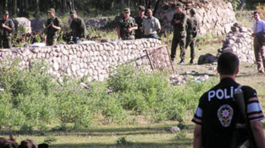 Ka&ccedil;akları kurtarmaya &ccedil;alışan er şehit oldu