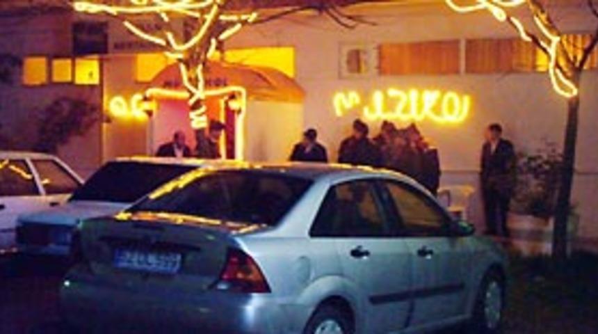 Gazinoda alacak-verecek kavgası: 2 &ouml;l&uuml;