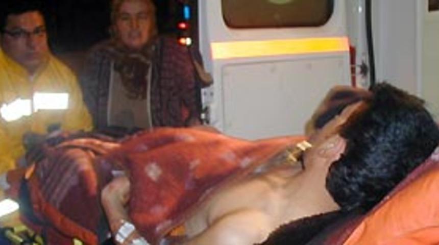 Yolunu kesen iki arkadaşını bı&ccedil;akladı