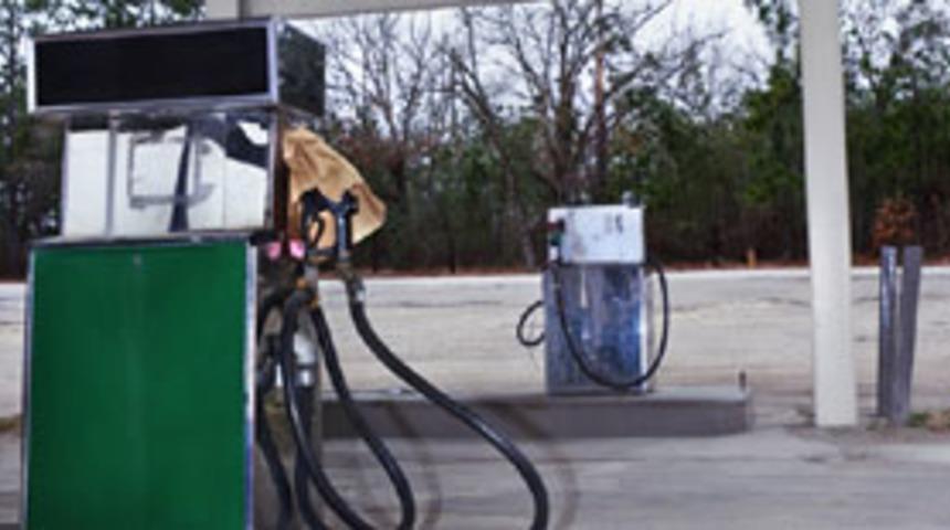 Kurşunsuz benzine y&uuml;zde 1.96 indirim