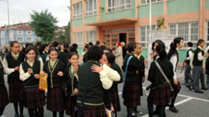 Okul korkusu: Anne-babaya aşırı bağlılık