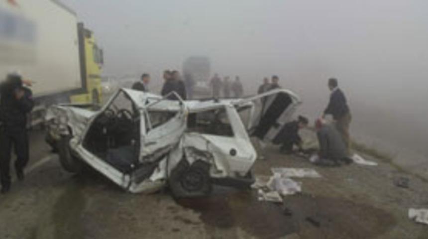 TEM'de 11 ara&ccedil; biribirine girdi: 2 &ouml;l&uuml;