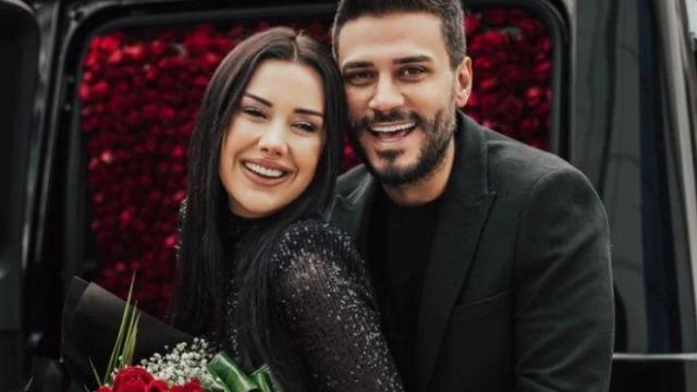 Engin Polat, eşi Dilan Polat'ın doğum günü için New York Times Square'de reklam verdi! Sosyal medya yıkıldı