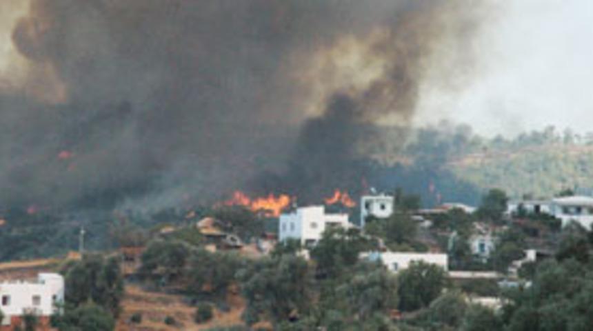 Bodrum'daki yangın s&ouml;nd&uuml;r&uuml;lemiyor