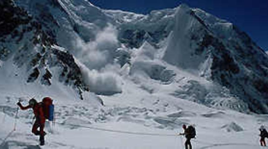 Dağda mahsur kalanları AKUT kurtardı