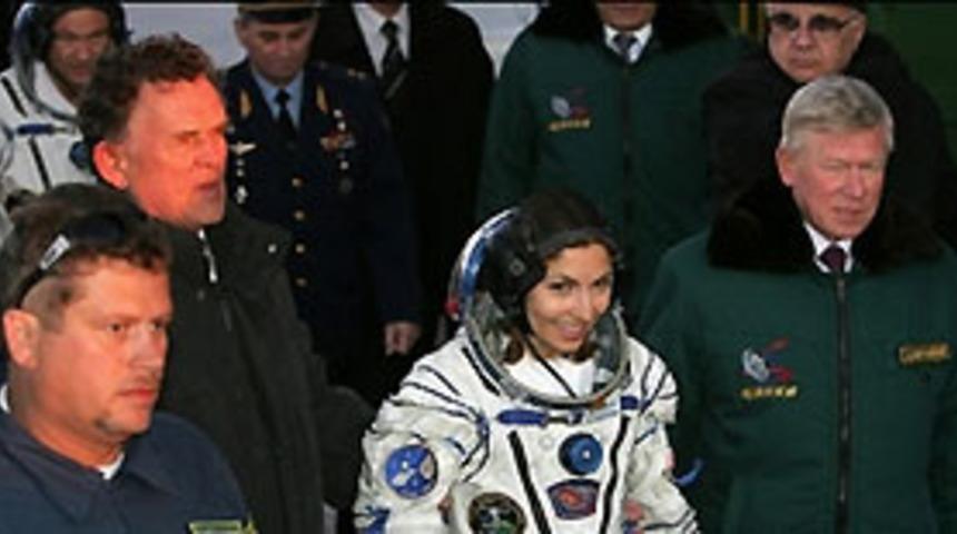 Kadın turisti taşıyan uzay aracı UUİ'de