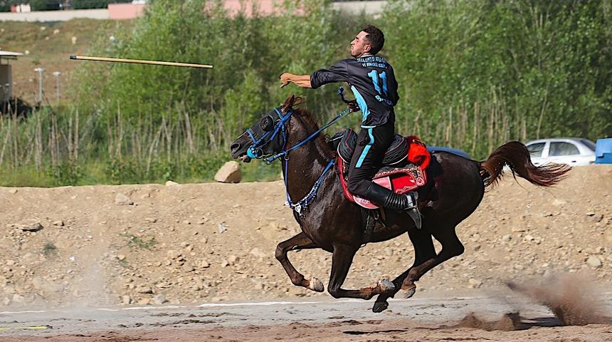 Bayburt'ta ata sporu cirit gösterisi yapıldı
