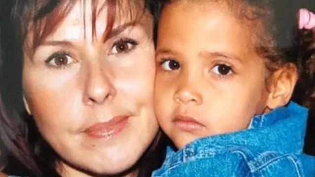 Ünlü şarkıcı Nilüfer 4 aylıkken evlat edinmişti! Nilüfer'in kızı Ayşe Nazlı büyüdü kocaman oldu