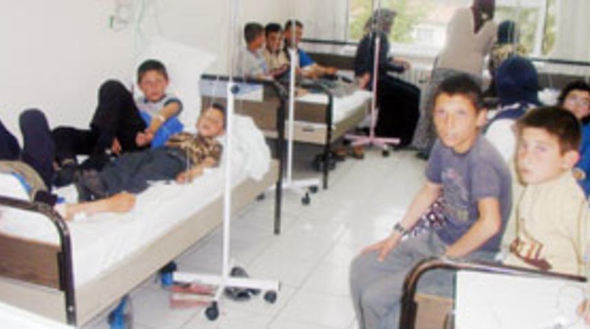 Tarım ilacından zehirlendiler