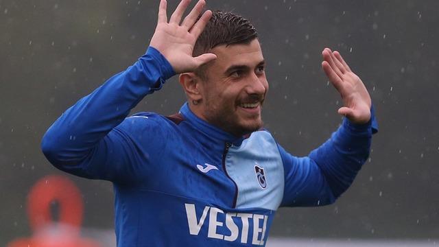 Trabzonspor'dan ayrıldı, Adana Demirspor'a transfer oldu! Dorukhan Toköz formayı giydi, pozunu verdi